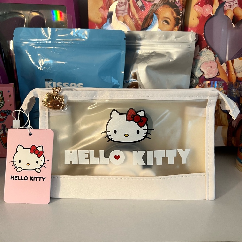 COPY - COPY - Hello kitty makeup bag
